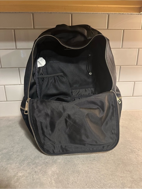 lululemon everyday backpack 1.0 Every day 2.0 23L (001) Adjustable Padded Straps Are Designed To Evenly Spread The Load For All Everywhere Backpack 22L - Pelican/Sheer